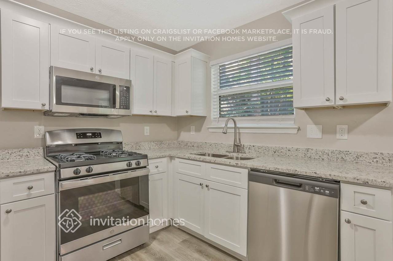 690 Greenhedge Dr - Photo 6 of 26