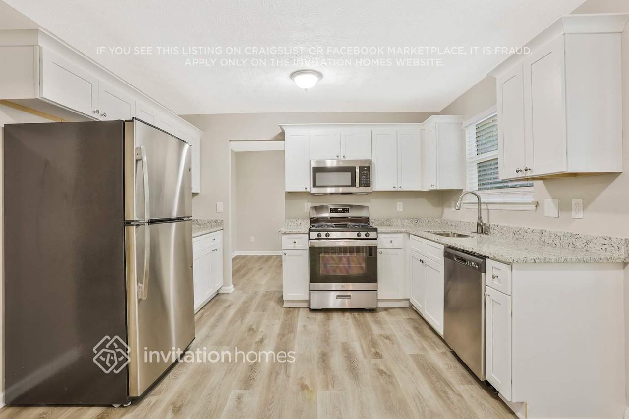 690 Greenhedge Dr - Photo 7 of 26