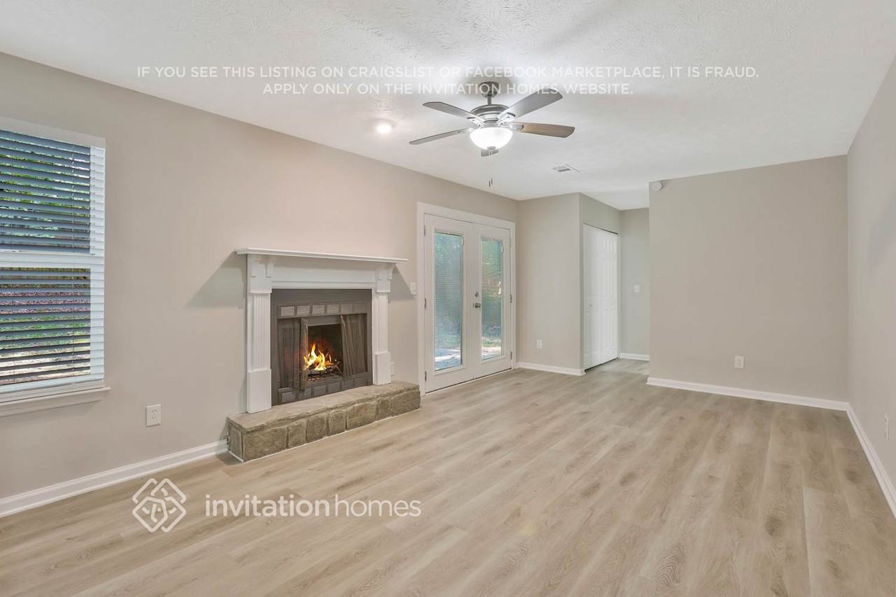 690 Greenhedge Dr - Photo 2 of 24