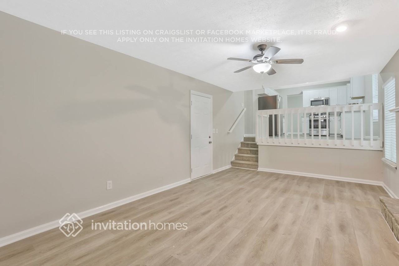 690 Greenhedge Dr - Photo 3 of 24