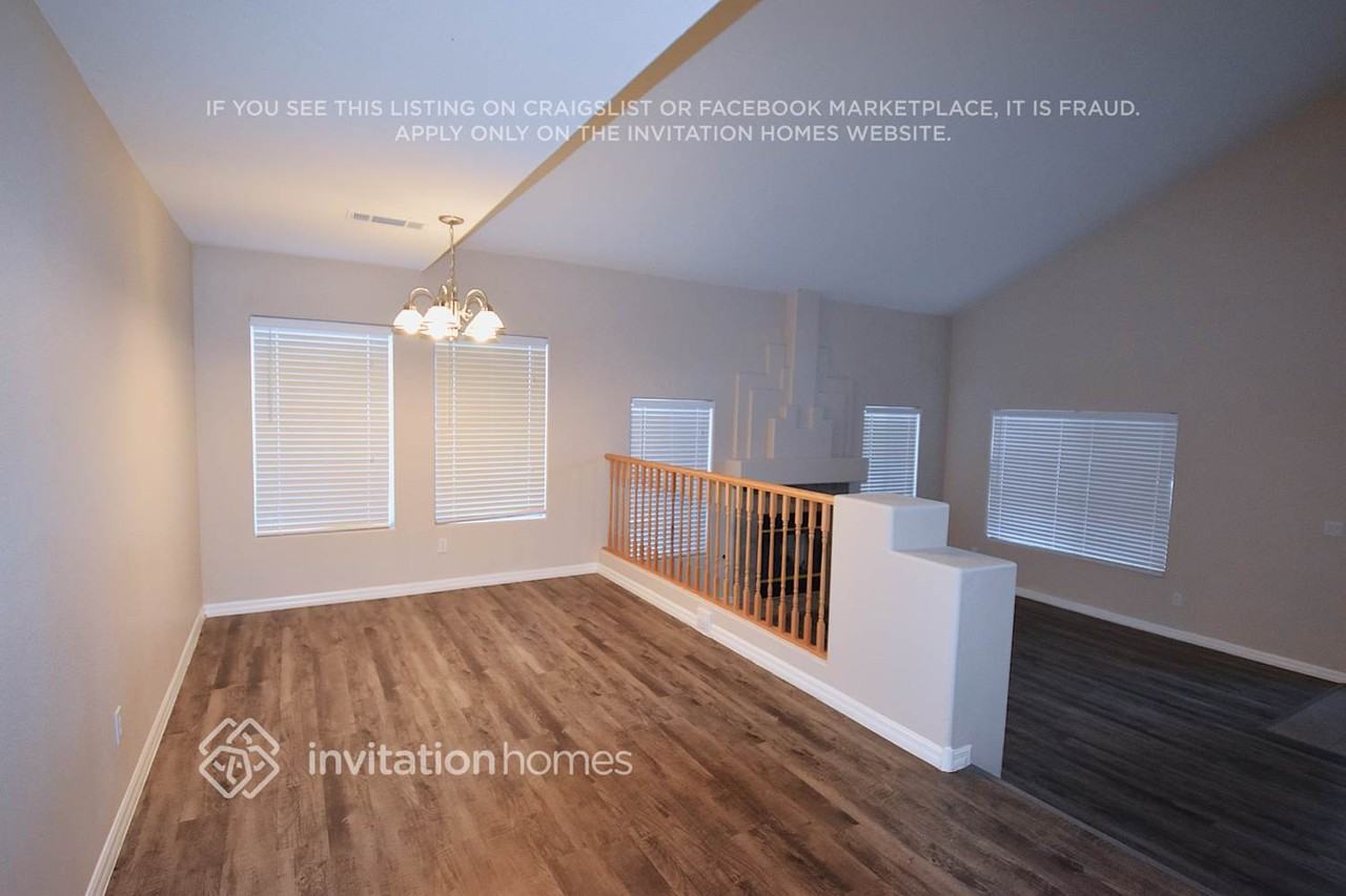 7805 Robinglen Ave - Photo 4 of 15