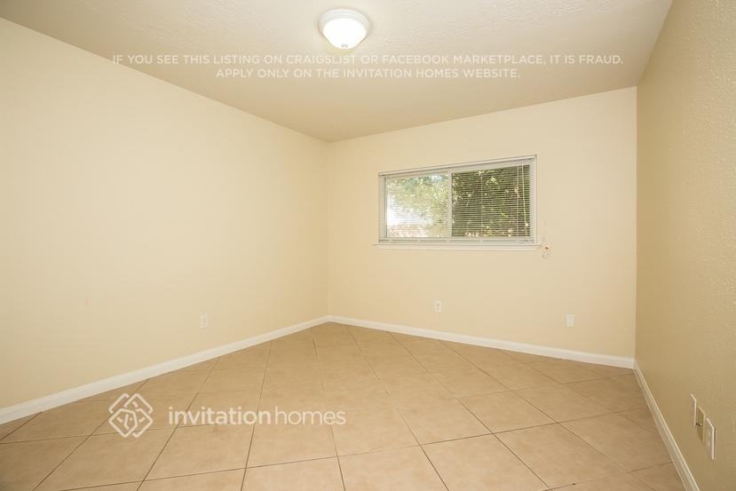 7805 Robinglen Ave - Photo 6 of 15