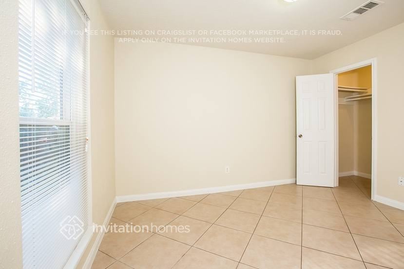 7805 Robinglen Ave - Photo 7 of 15