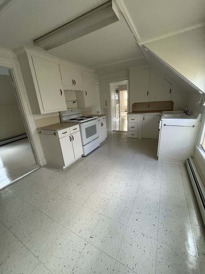 19 Ticonic St #2 - Photo 3 of 8
