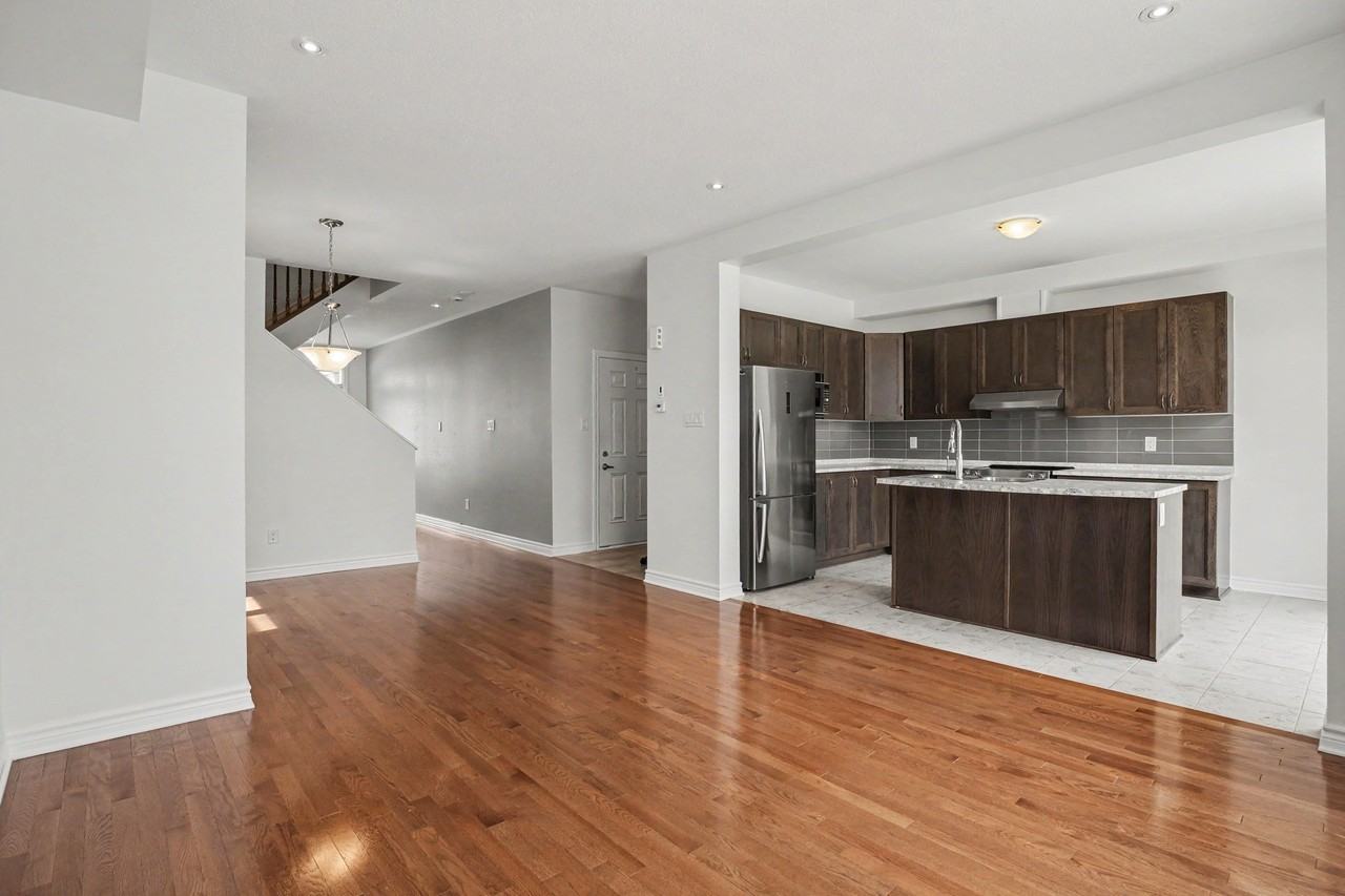 152 Westover Cres #1 - Photo 5 of 24