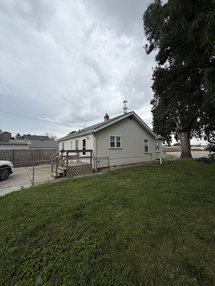 1412 N Harris Ave #1 - Photo 3 of 24