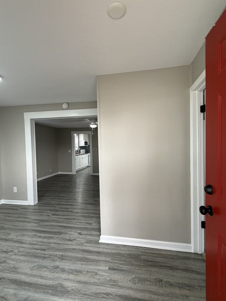 1412 N Harris Ave #1 - Photo 4 of 24