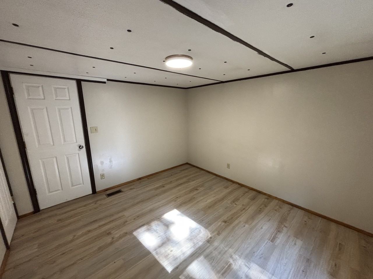 324 E Newport Rd #1 - Photo 2 of 5