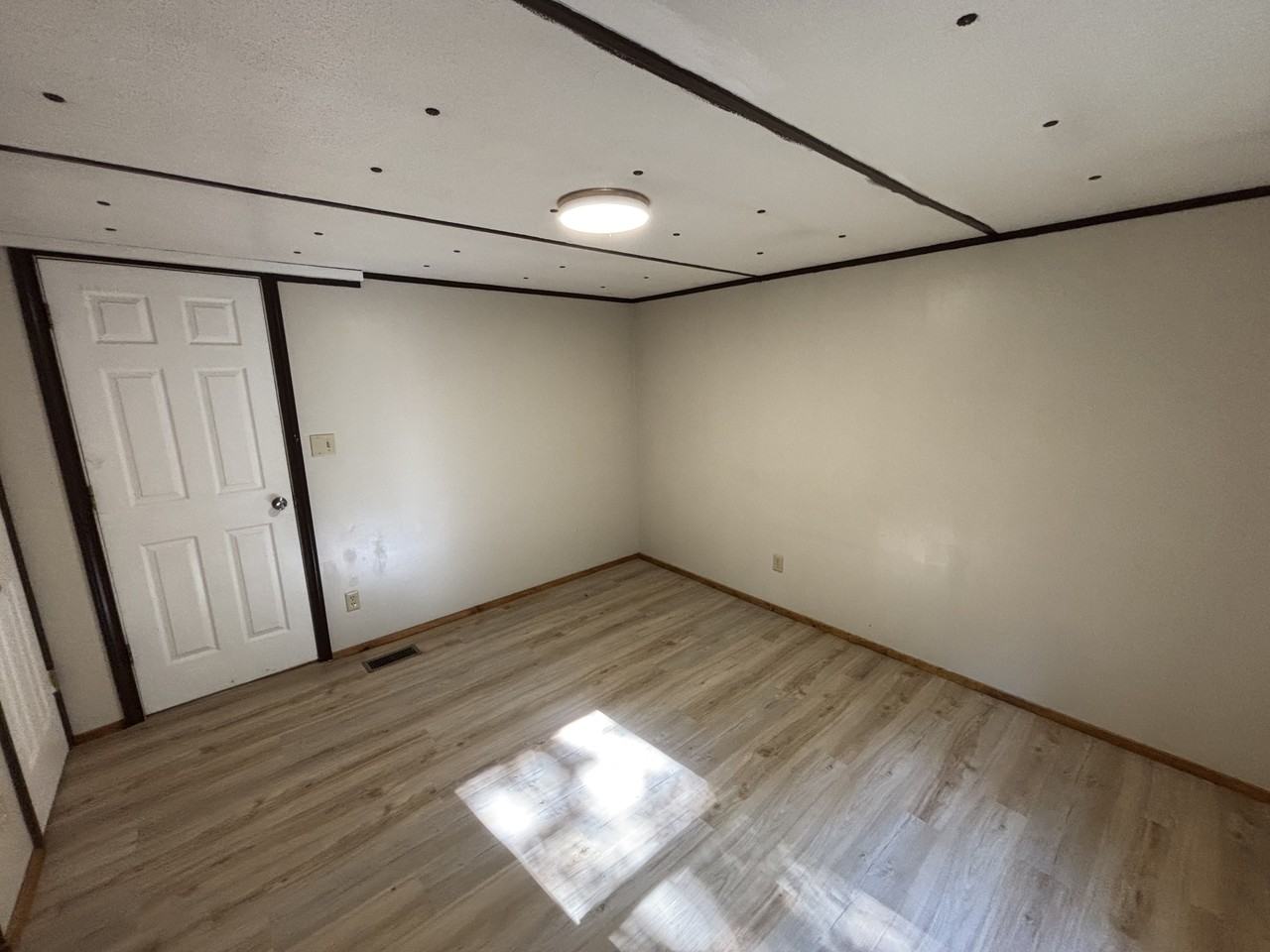 324 E Newport Rd #1 - Photo 3 of 5