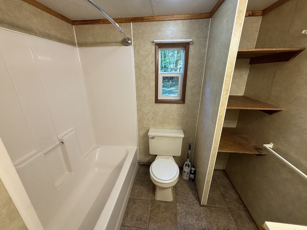 324 E Newport Rd #1 - Photo 5 of 5