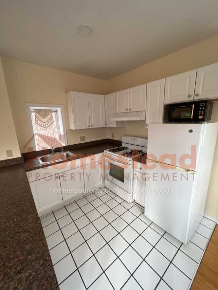 761 S 3rd St #3 - Photo 7 of 8
