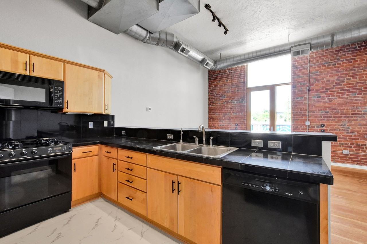 115 N Tejon St #B - Photo 7 of 39