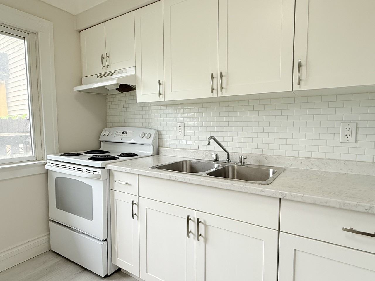 1073 Albert Rd #MAIN - Photo 2 of 21