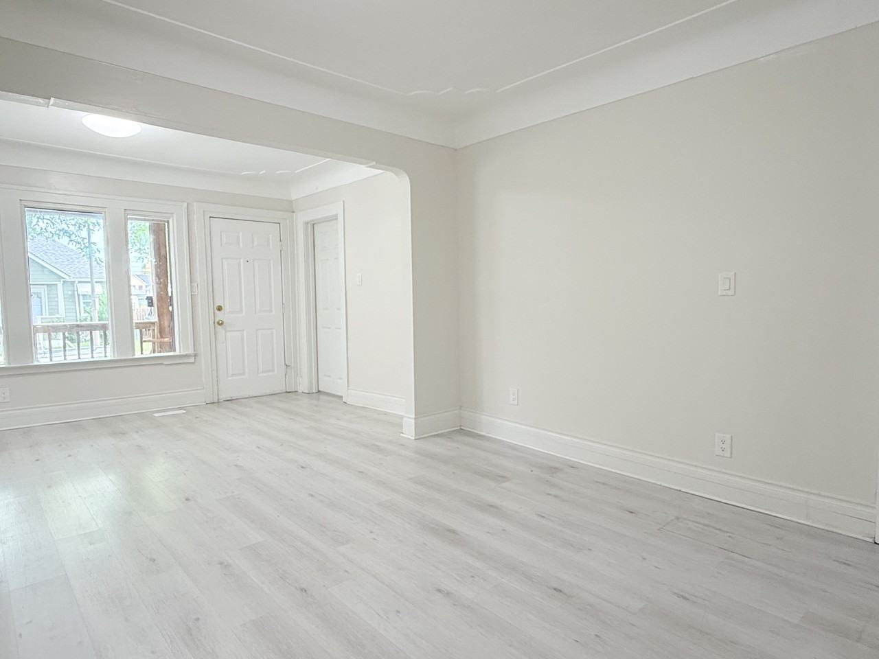 1073 Albert Rd #MAIN - Photo 5 of 21