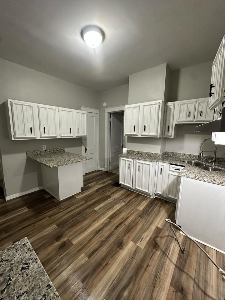 661 Cecil Ave #1 - Photo 5 of 11