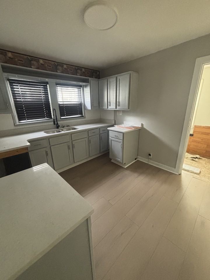 3655 Parthenia Ave #1 - Photo 4 of 10