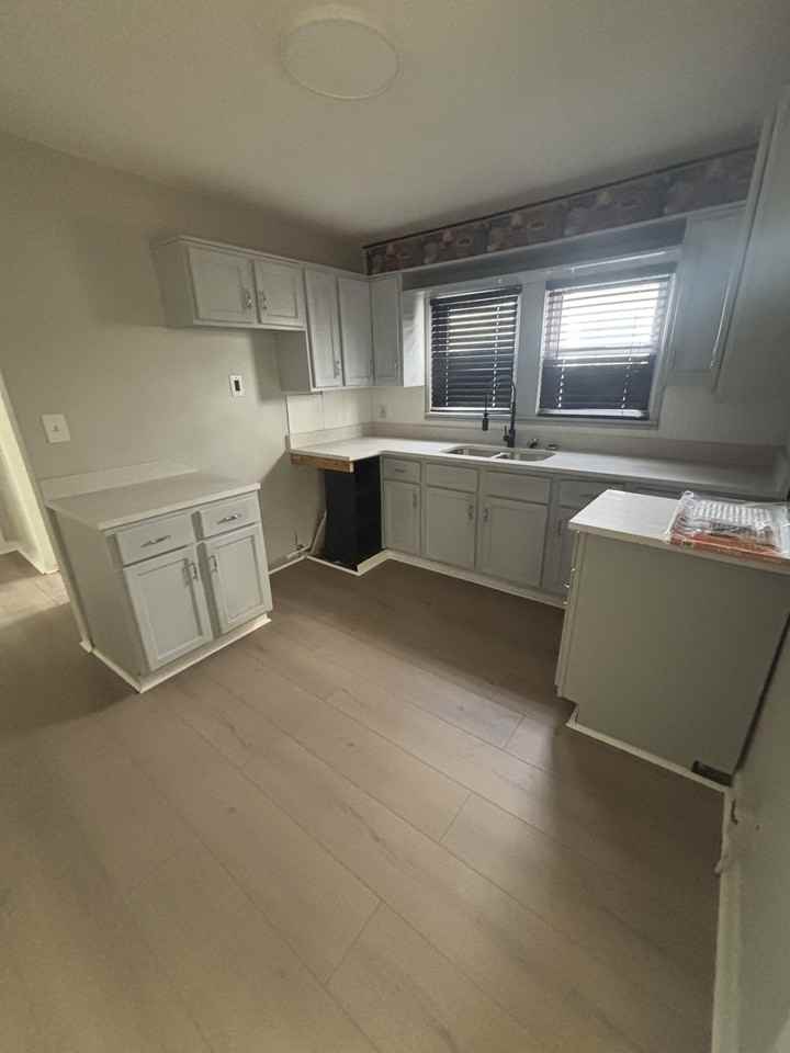 3655 Parthenia Ave #1 - Photo 5 of 10