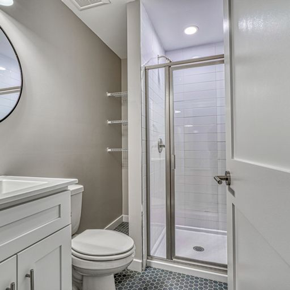 923 S East Ave - Photo 4 of 22