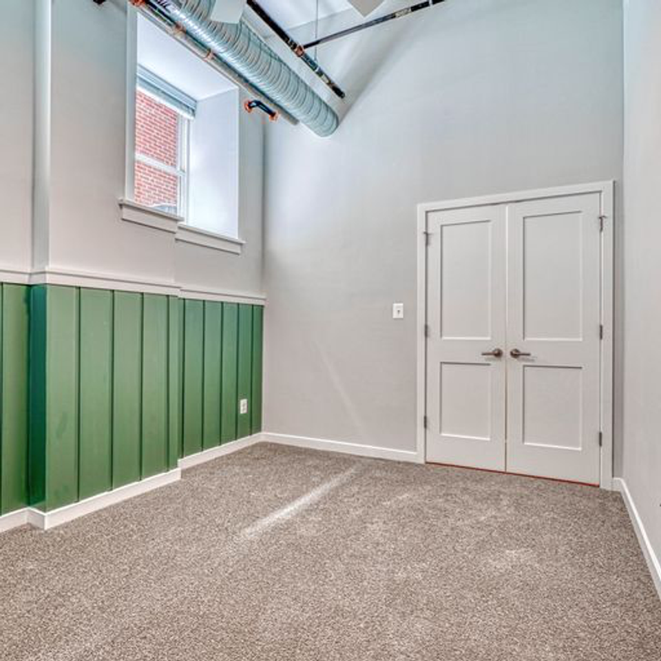 923 S East Ave - Photo 6 of 22