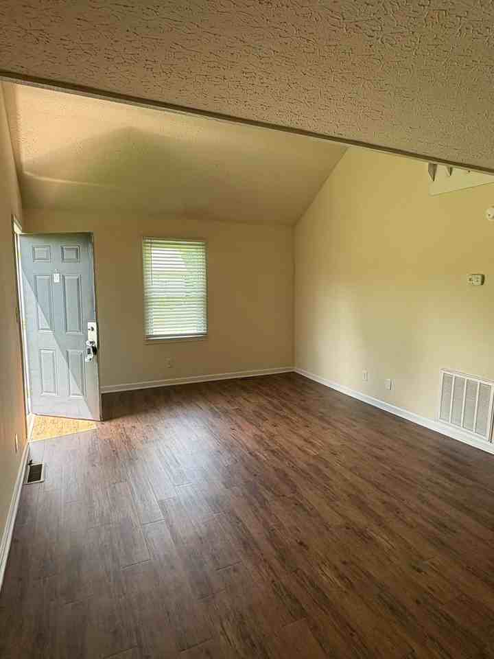 1621 Flanigan Ct #D - Photo 3 of 12