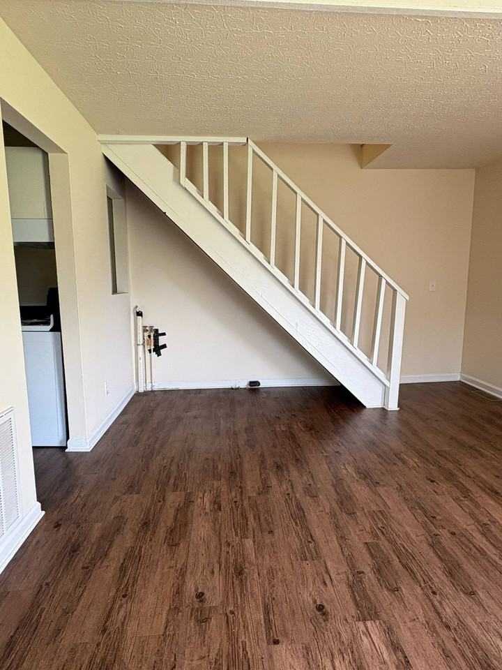 1621 Flanigan Ct #D - Photo 4 of 12