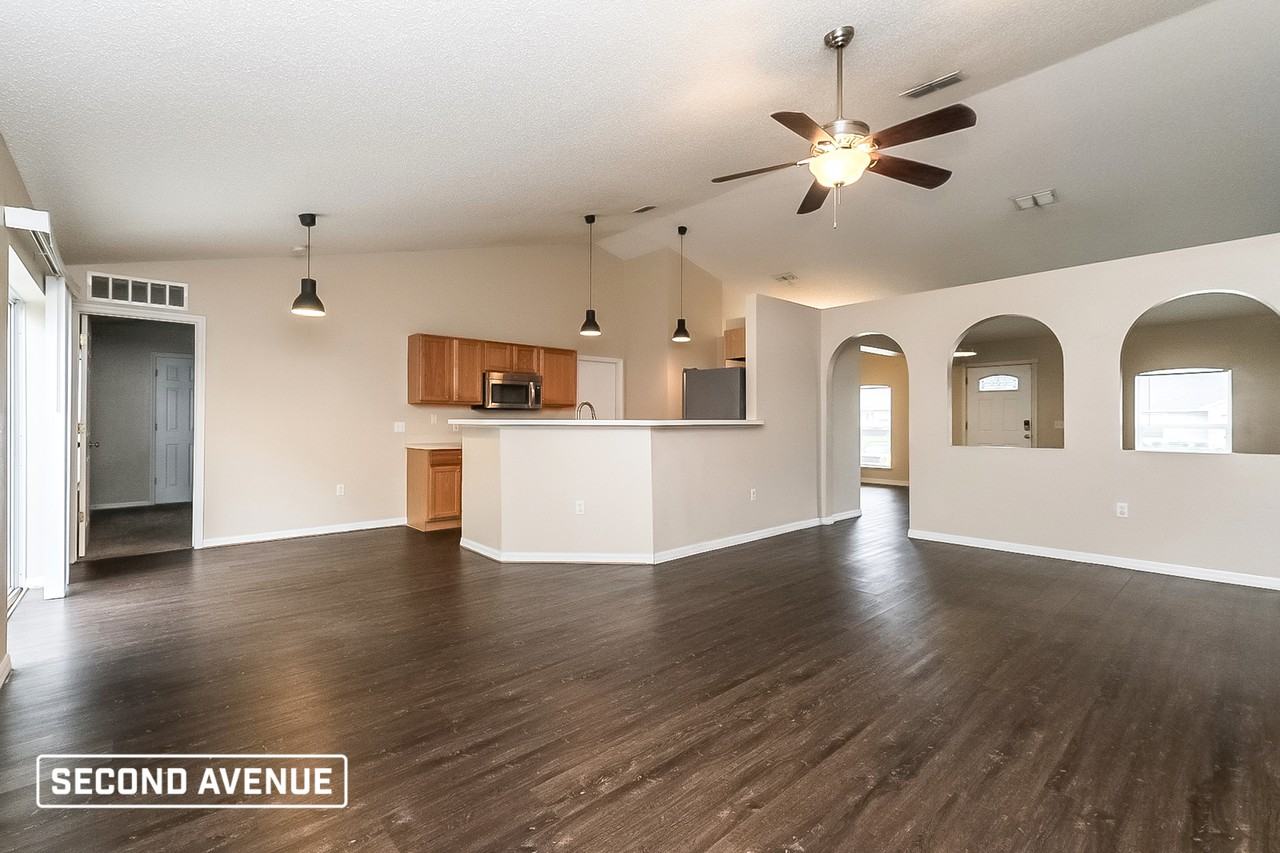 3241 Bluestone Ave - Photo 2 of 14