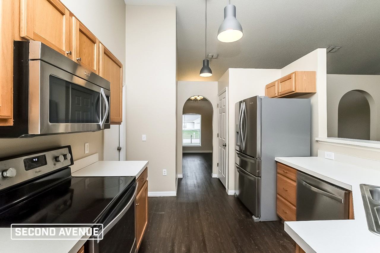 3241 Bluestone Ave - Photo 3 of 14
