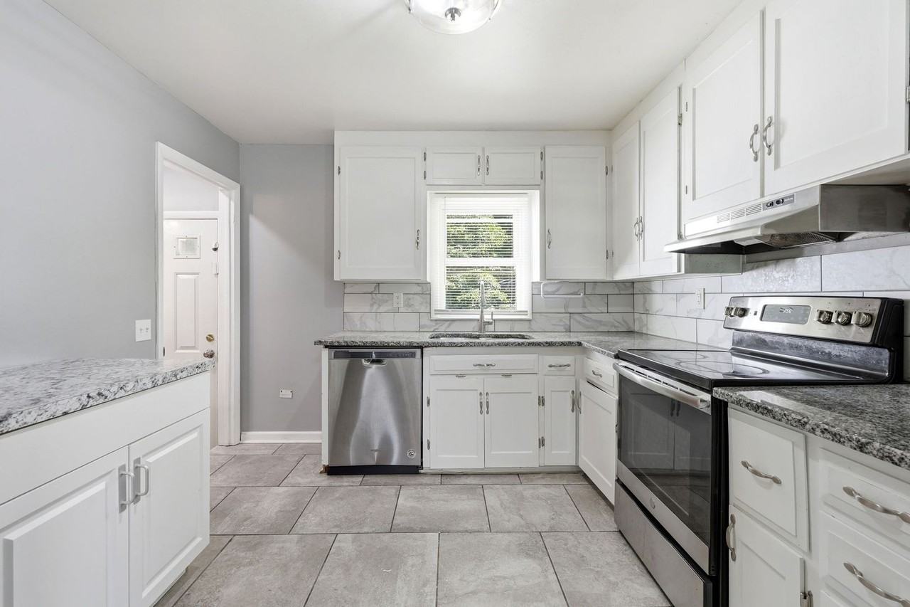 2602 Nw 86th St - Photo 4 of 38