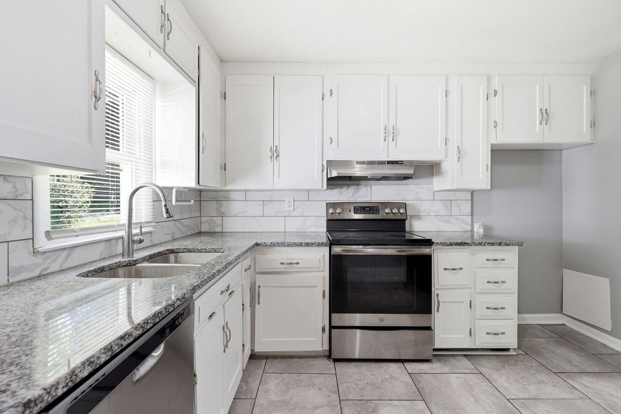 2602 Nw 86th St - Photo 3 of 38