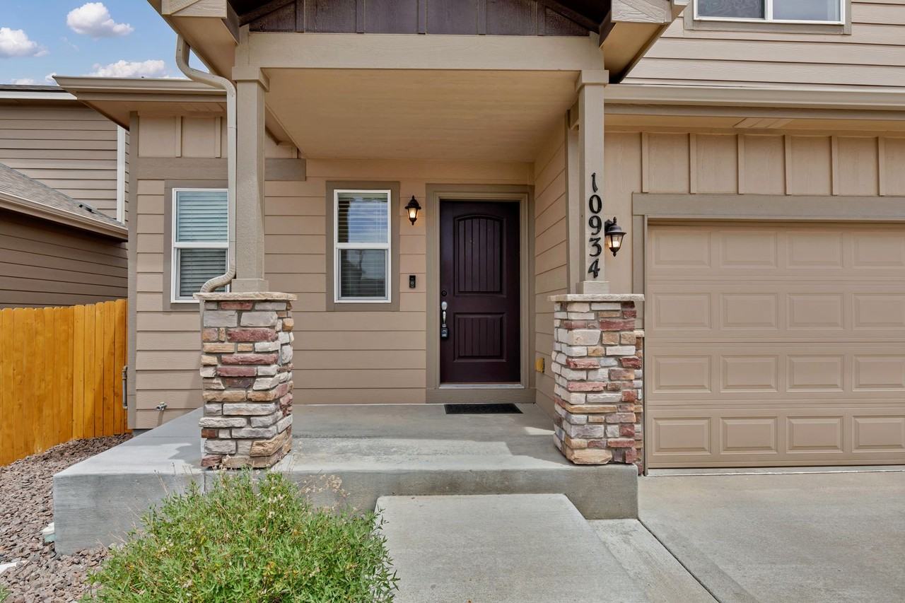 10934 Rowley Dr - Photo 2 of 28