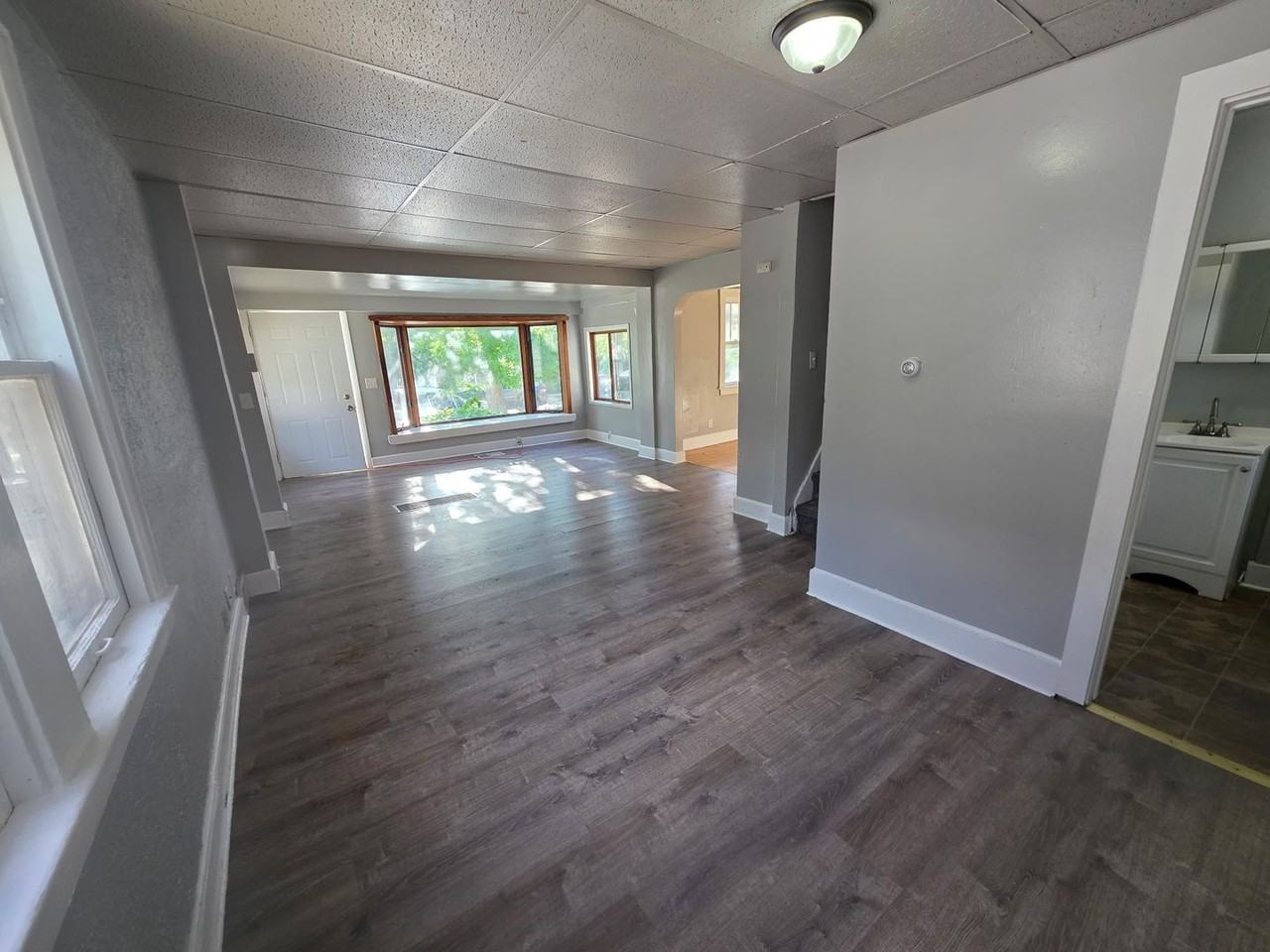 4900 N 58th St - Photo 3 of 11