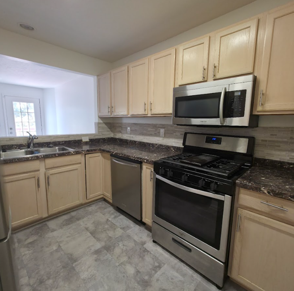 8114 Chester Pkwy - Photo 2 of 22