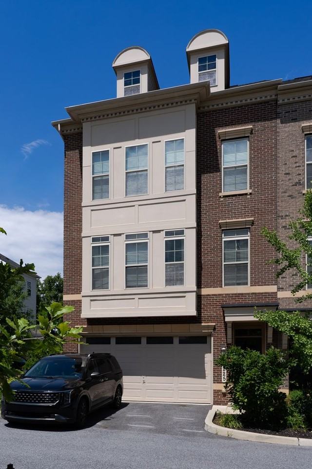 10225 Hilltop Ascent Dr - Photo 2 of 8