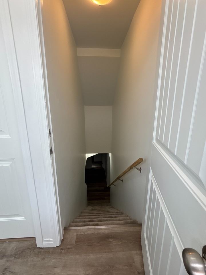 12521 77 St Nw - Photo 2 of 20