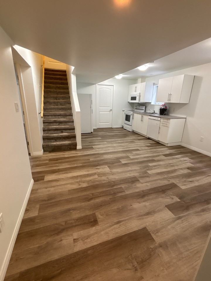 12521 77 St Nw - Photo 4 of 20