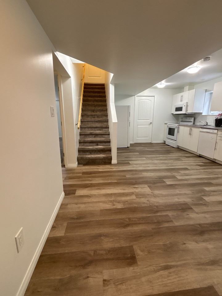 12521 77 St Nw - Photo 6 of 20