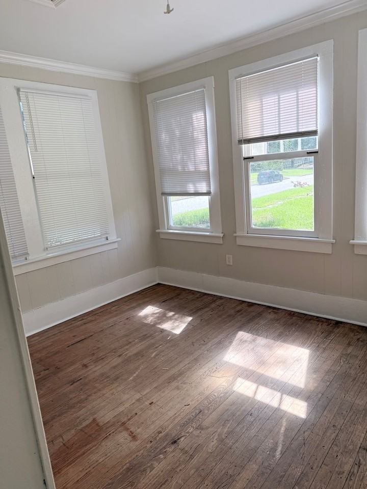 1407 Ne 36th St - Photo 5 of 8