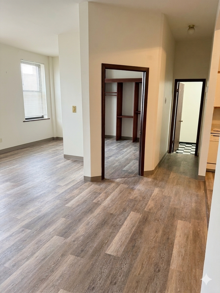 1251 N Clybourn Ave - Photo 2 of 6