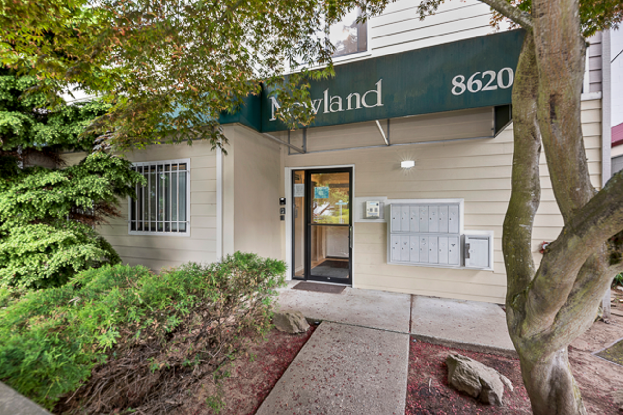 Newland Apartments - Photo 3 of 3