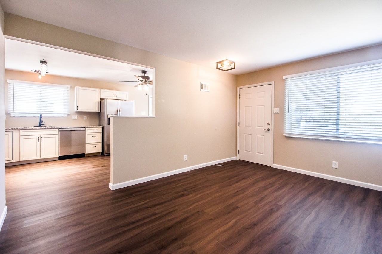 2365 Ida Ln - Photo 3 of 18