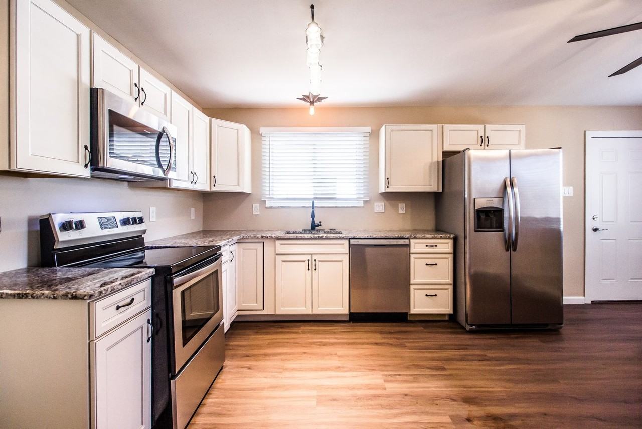 2365 Ida Ln - Photo 4 of 18