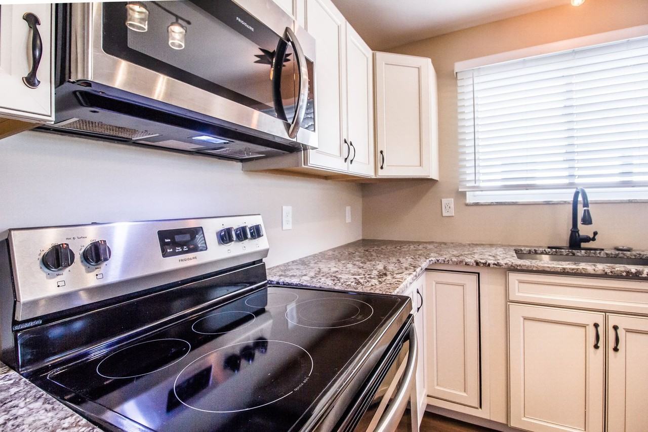 2365 Ida Ln - Photo 6 of 18