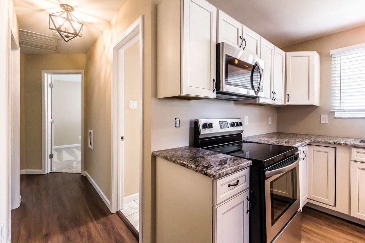 2365 Ida Ln - Photo 7 of 18