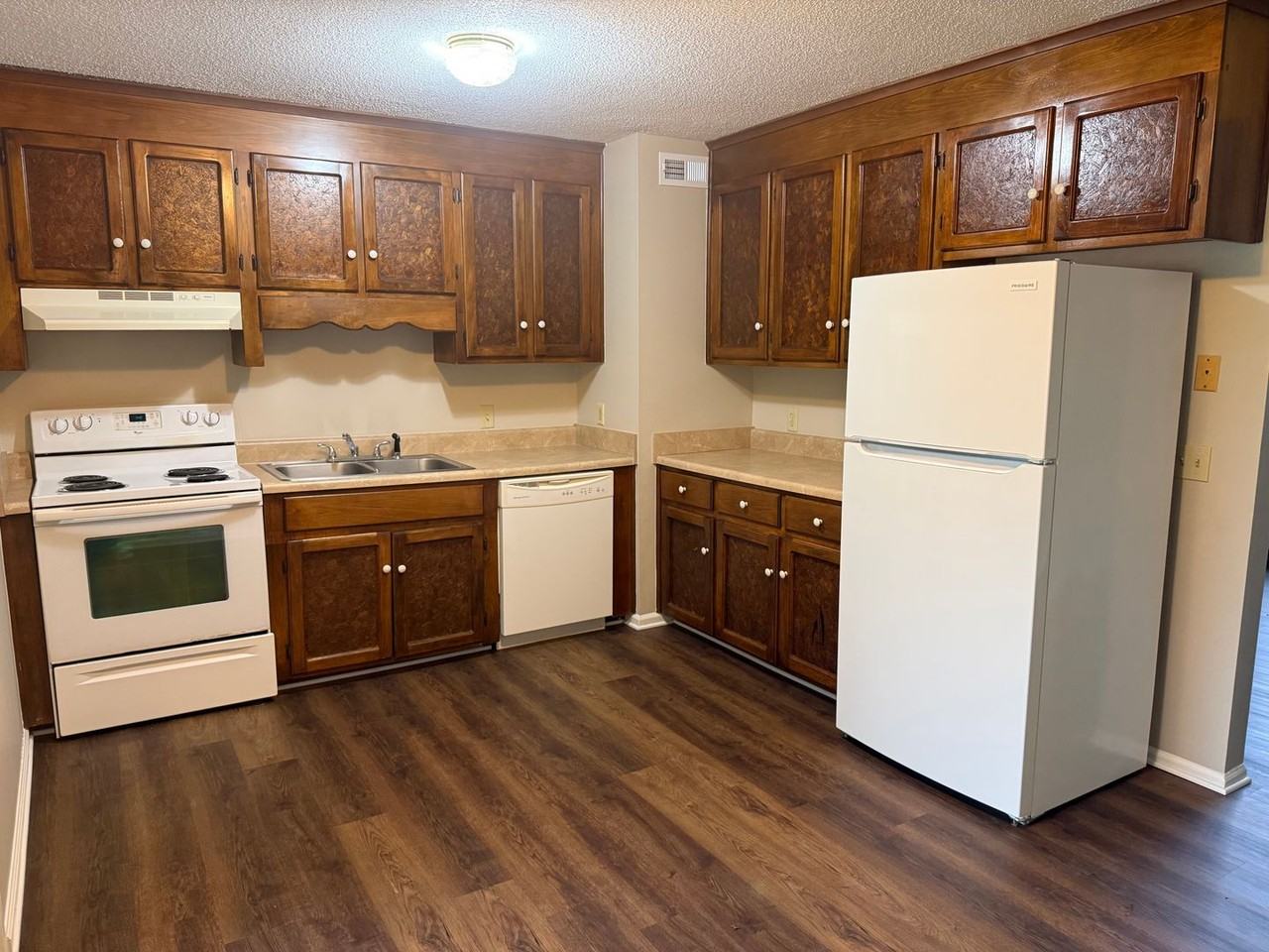 205 Glenwood Ln #1 - Photo 4 of 20