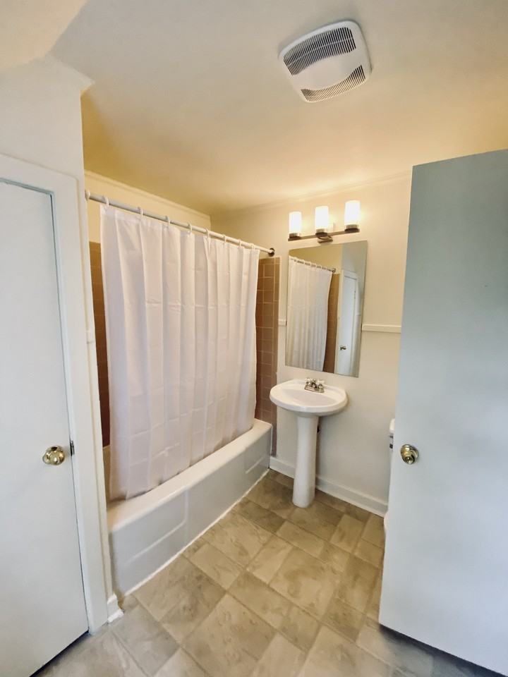 154 Sanford Avenue - Photo 6 of 11