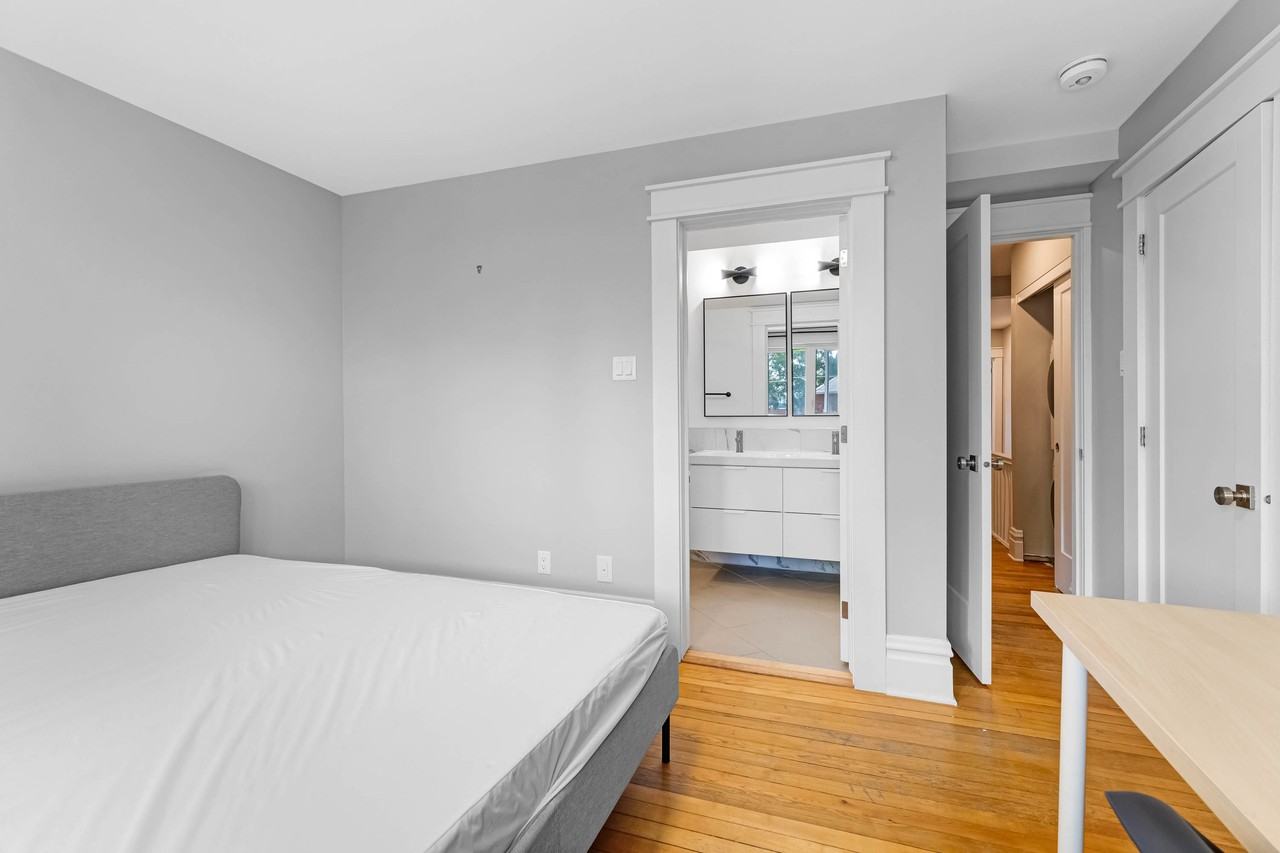 117 Hopewell Ave - Photo 4 of 37