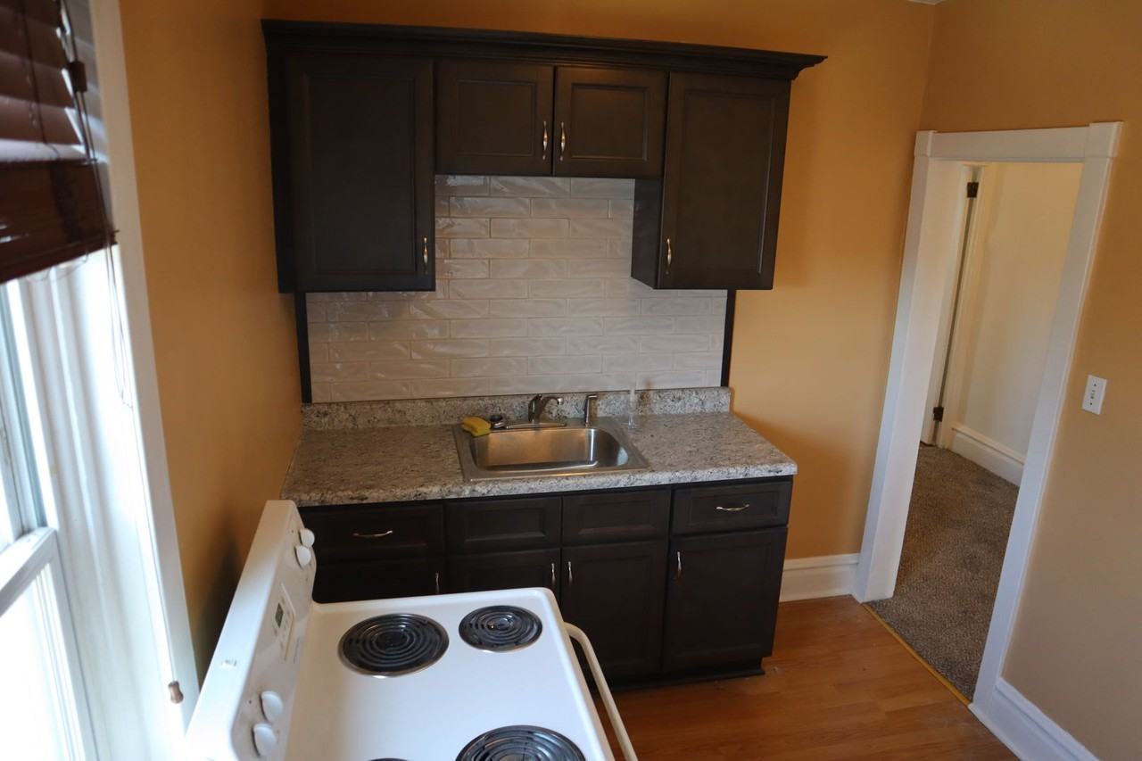 113 Reading Ave - Photo 7 of 12