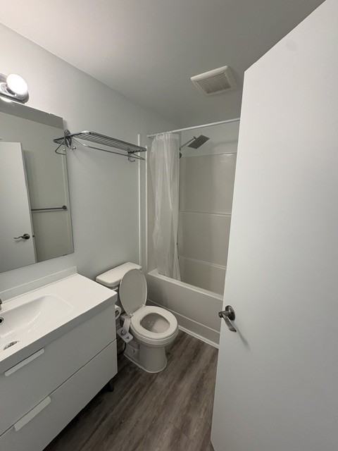 12037 59 St NW - Photo 7 of 10