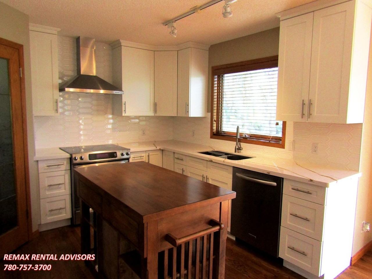 256 Edgebrook Rise Nw - Photo 4 of 29