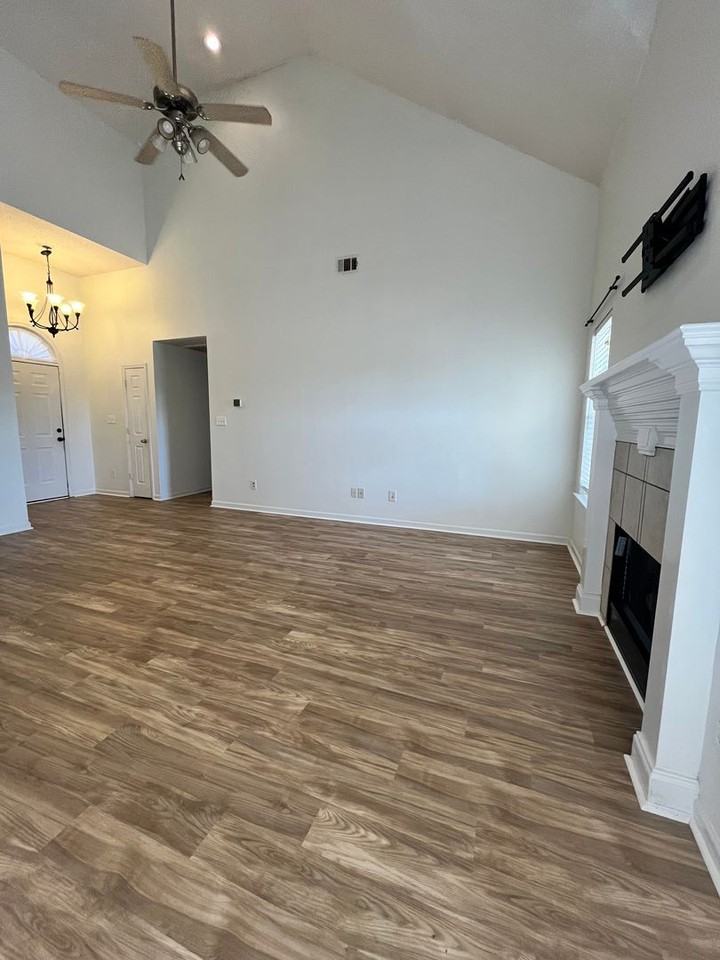 715 Sark Dr - Photo 3 of 21